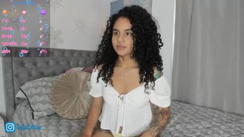 Isla Blue online show from March 12, 8:59 pm