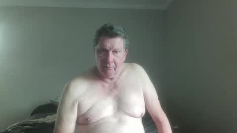 island625103 online show from September 29, 5:18 pm