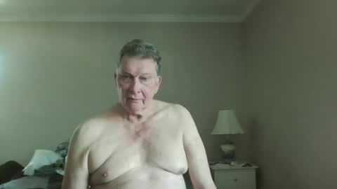 Snapshot of island625103 chatting on June 8, 4:18 pm island625103 online show from June 8, 4:18 pm