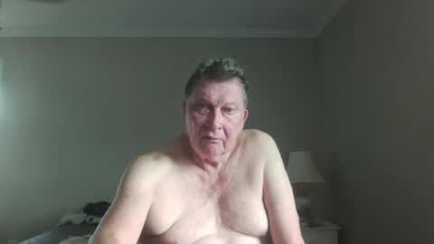 Snapshot of island625103 chatting on July 31, 3:55 pm island625103 online show from July 31, 3:55 pm