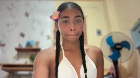 Snapshot of island_girlxxx chatting on June 10, 12:15 pm Alona online show from June 10, 12:15 pm