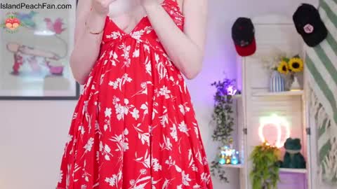 Lou  Peaches online show from April 18, 2:10 pm