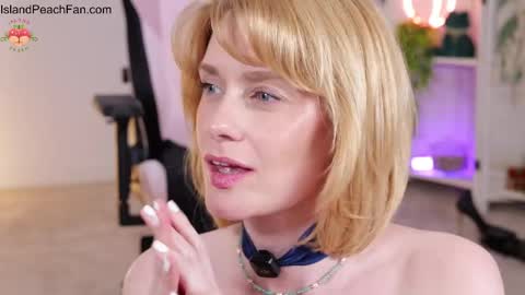 Lou  Peaches online show from April 18, 8:09 pm