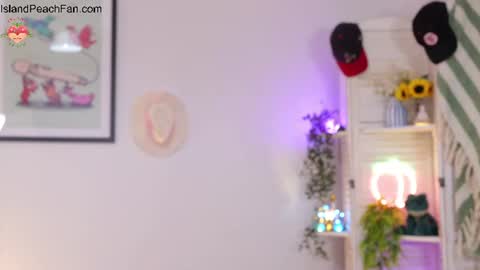 Lou  Peaches online show from June 18, 8:13 pm