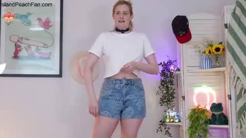 Lou  Peaches online show from June 19, 2:10 pm