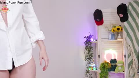 Lou  Peaches online show from July 24, 2:26 pm