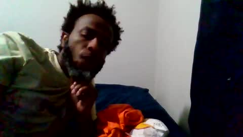 Snapshot of islandmaker chatting on May 12, 9:50 am islandmaker online show from May 12, 9:50 am