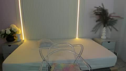 IslaScott online show from May 12, 11:51 am