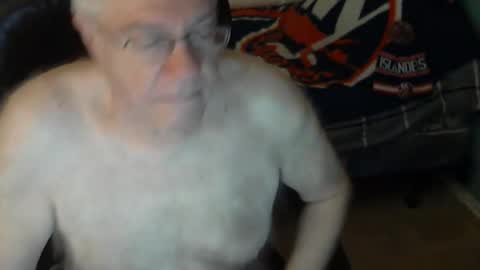 Snapshot of islesman22 chatting on April 1, 9:21 am islesman22 online show from April 1, 9:21 am