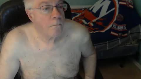 Snapshot of islesman22 chatting on April 5, 10:34 am islesman22 online show from April 5, 10:34 am