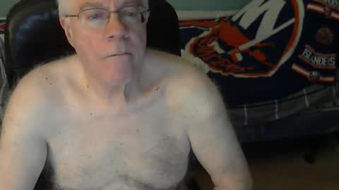 Snapshot of islesman22 chatting on April 10, 9:36 am islesman22 online show from April 10, 9:36 am