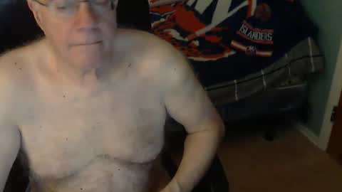 Snapshot of islesman22 chatting on April 15, 9:27 am islesman22 online show from April 15, 9:27 am