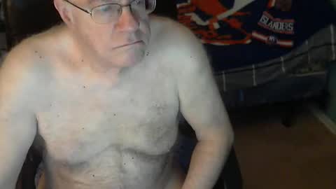 Snapshot of islesman22 chatting on April 20, 9:23 am islesman22 online show from April 20, 9:23 am