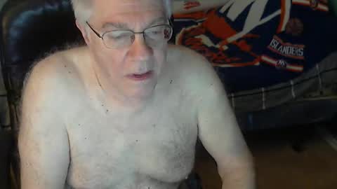 Snapshot of islesman22 chatting on April 25, 9:45 am islesman22 online show from April 25, 9:45 am
