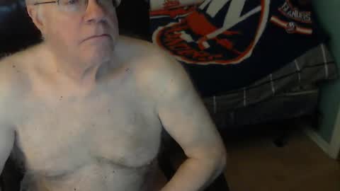 Snapshot of islesman22 chatting on May 5, 9:17 am islesman22 online show from May 5, 9:17 am