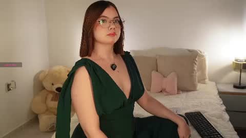 Snapshot of issa_baby_ chatting on June 30, 3:29 am issa baby online show from June 30, 3:29 am