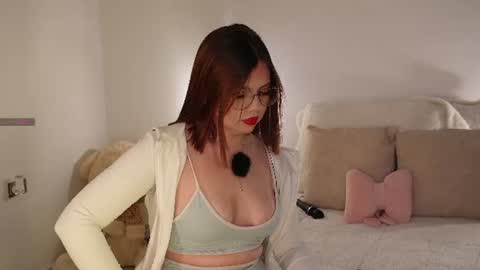 Snapshot of issa_baby_ chatting on July 22, 3:31 am issa baby online show from July 22, 3:31 am