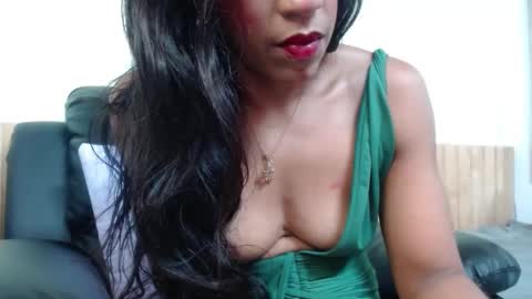 Snapshot of issa_km chatting on February 28, 10:17 pm issa_km online show from February 28, 10:17 pm