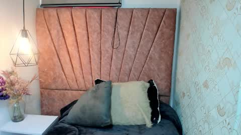 ISSA MILF online show from November 24, 1:00 pm