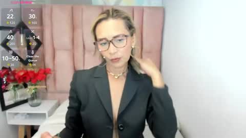 ISSA MILF online show from June 11, 1:20 pm
