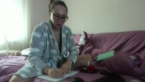 Issabelle online show from February 25, 7:07 am