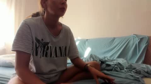 Snapshot of issabelle_69 chatting on July 6, 4:42 am Issabelle online show from July 6, 4:42 am