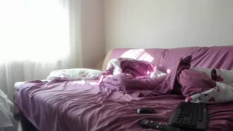 Snapshot of issabelle_69 chatting on July 18, 5:00 am Issabelle online show from July 18, 5:00 am