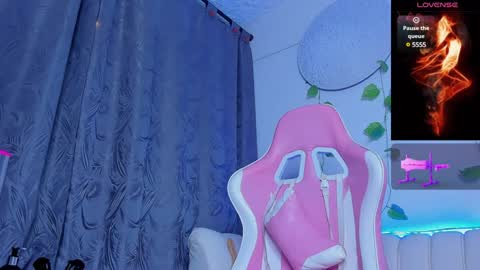 Snapshot of issac_james chatting on January 22, 5:05 am Issac online show from January 22, 5:05 am