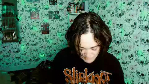 Snapshot of issis_demon chatting on May 23, 4:29 am Yiz online show from May 23, 4:29 am