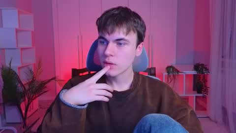 Snapshot of istairee chatting on January 30, 9:47 am Maks online show from January 30, 9:47 am