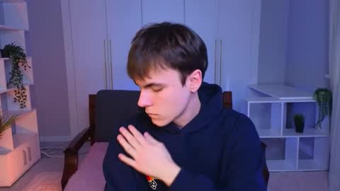 Snapshot of istairee chatting on February 7, 10:19 am Maks online show from February 7, 10:19 am