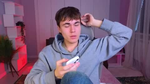 Snapshot of istairee chatting on February 9, 9:37 am Maks online show from February 9, 9:37 am