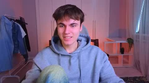 Snapshot of istairee chatting on March 5, 9:38 am Maks online show from March 5, 9:38 am