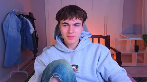 Snapshot of istairee chatting on March 11, 9:13 am Maks online show from March 11, 9:13 am