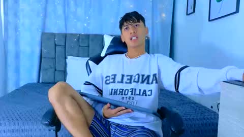 Snapshot of ithan_kingtwin chatting on April 26, 7:33 pm ithan_kingtwin online show from April 26, 7:33 pm