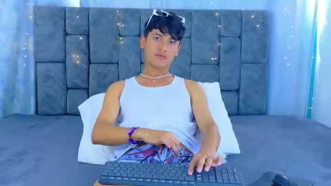 Snapshot of ithan_kingtwin chatting on May 10, 1:38 pm ithan_kingtwin online show from May 10, 1:38 pm
