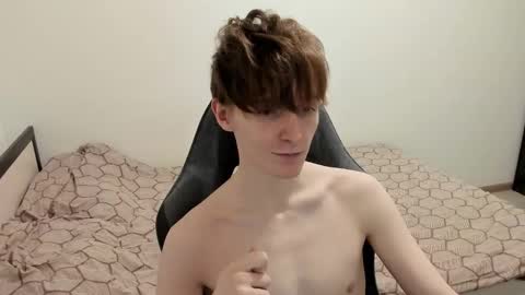 Snapshot of ithan_red chatting on December 6, 8:07 pm Ethan online show from December 6, 8:07 pm