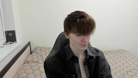 Snapshot of ithan_red chatting on December 21, 5:18 pm Ethan online show from December 21, 5:18 pm