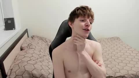 Snapshot of ithan_red chatting on February 6, 10:37 am Ethan online show from February 6, 10:37 am