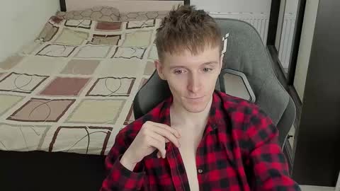 Snapshot of ithan_red chatting on September 14, 5:45 pm Ethan online show from September 14, 5:45 pm