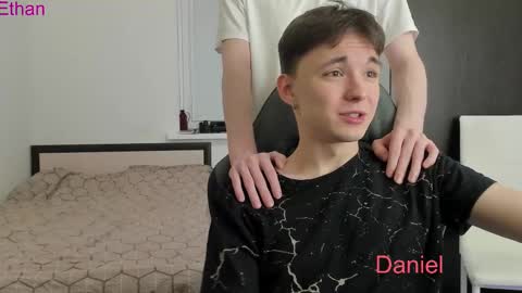 Snapshot of ithan_red chatting on October 5, 4:38 pm Ethan online show from October 5, 4:38 pm