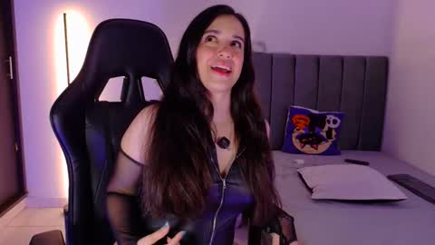 Snapshot of its_bunnyy chatting on April 24, 1:08 am K A R I online show from April 24, 1:08 am