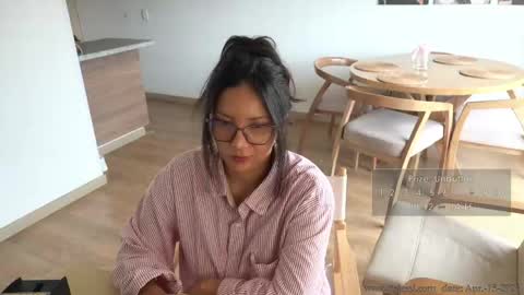 Snapshot of its_jessi chatting on April 15, 8:20 pm Jessi online show from April 15, 8:20 pm