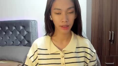 Snapshot of its_me_cora chatting on February 6, 6:29 am Cora online show from February 6, 6:29 am