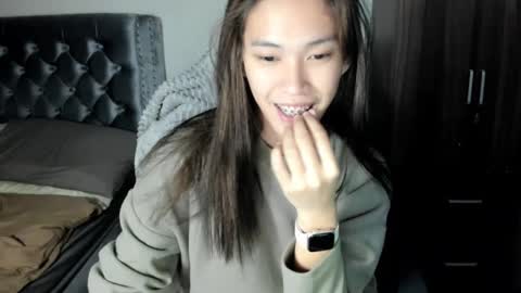 Snapshot of its_me_cora chatting on February 6, 8:02 pm Cora online show from February 6, 8:02 pm