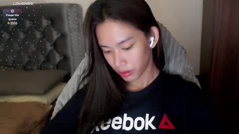 Snapshot of its_me_cora chatting on February 24, 5:33 am Cora online show from February 24, 5:33 am