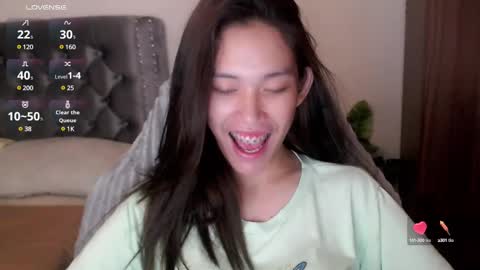 Snapshot of its_me_cora chatting on March 5, 5:40 am Cora online show from March 5, 5:40 am