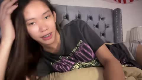 Snapshot of its_me_cora chatting on September 19, 9:00 am Cora online show from September 19, 9:00 am