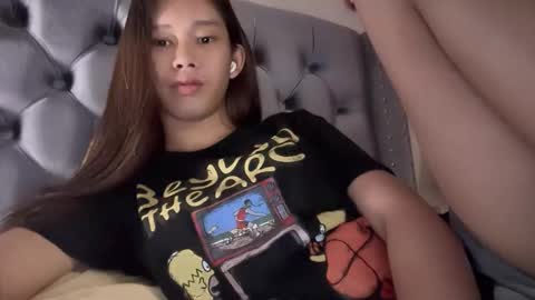 Snapshot of its_me_cora chatting on October 19, 3:01 pm Cora online show from October 19, 3:01 pm