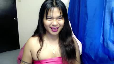 Snapshot of its_me_mia chatting on March 5, 8:10 am Its me mia online show from March 5, 8:10 am